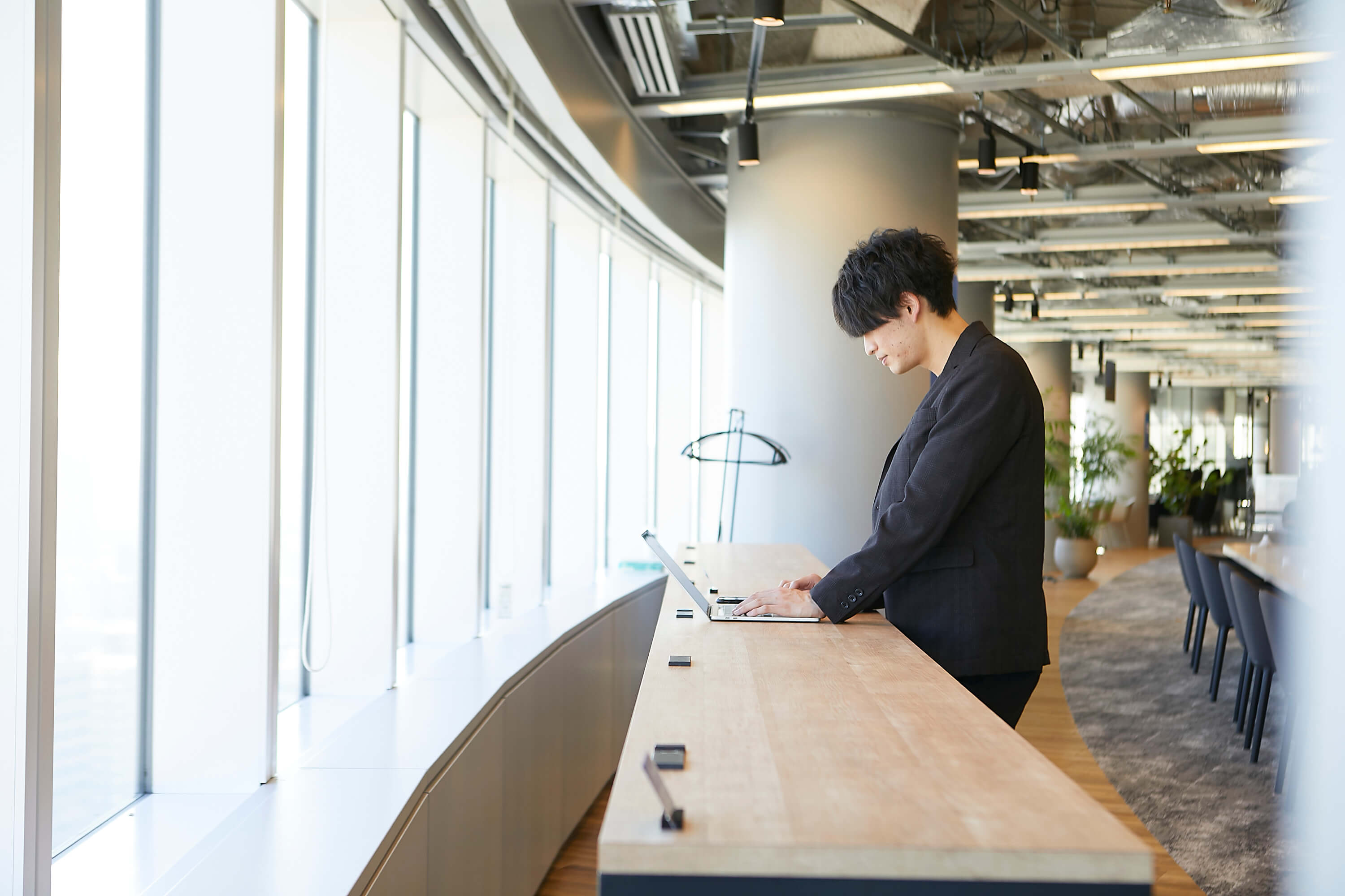 SPROUND|日鉄興和不動産のお仕事かるた|0年目が“紐解き、紡ぐ SPROUND|日鉄興和不動産のお仕事かるた|0年目が“紐解き、紡ぐ